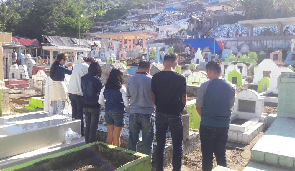 khusuk perayaan ceng beng di Kotamobagu